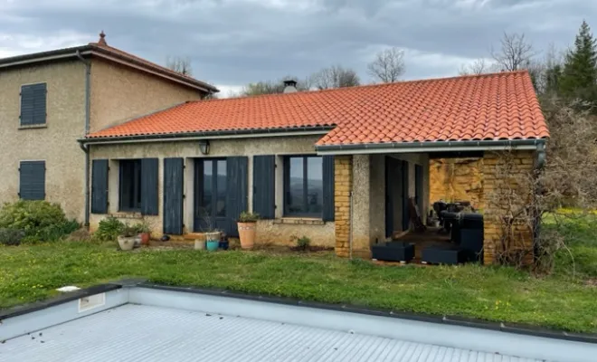 Après (nettoyage des tuiles avant la pose de panneaux photovoltaïques